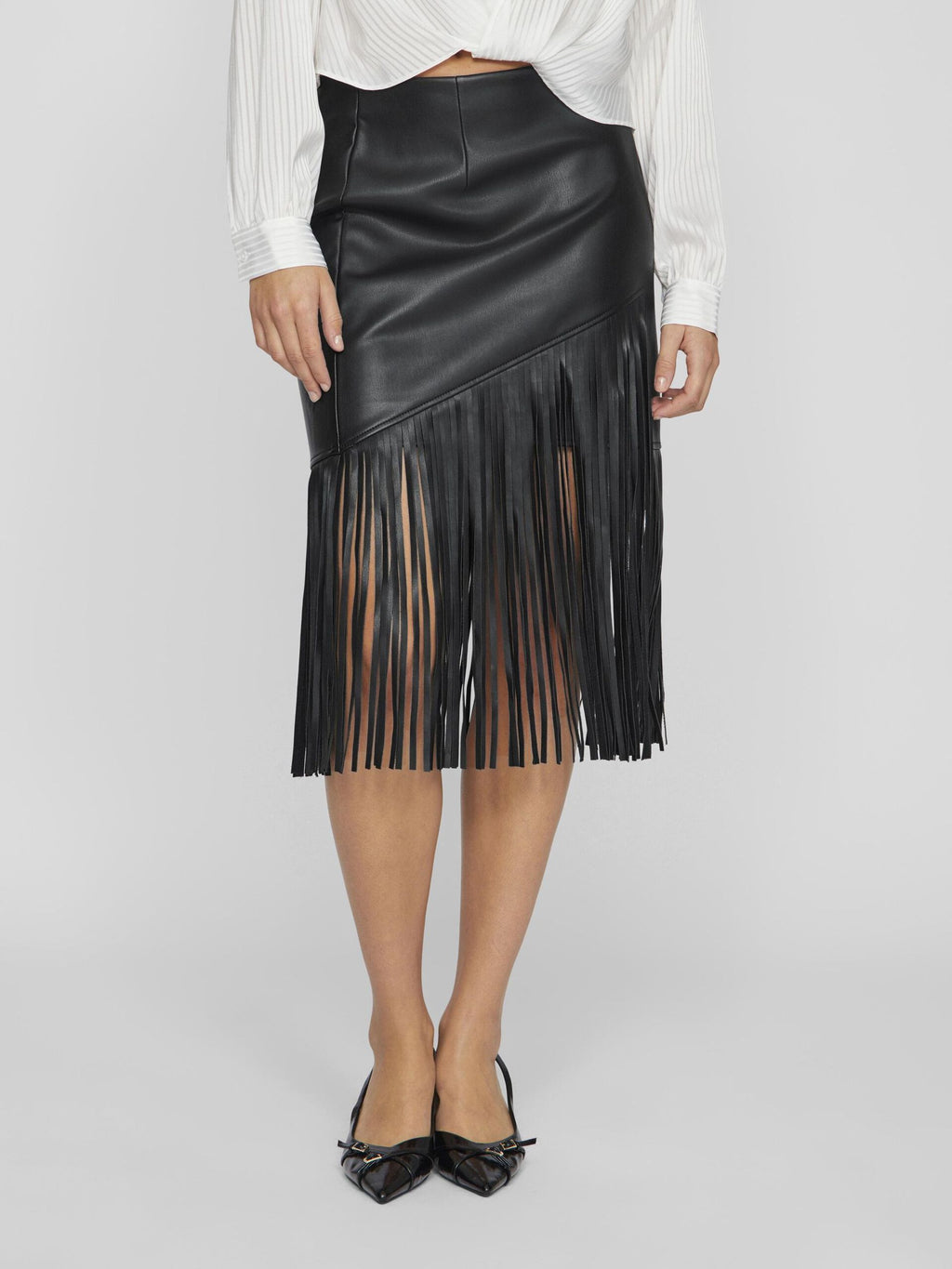 Falda midi polipiel con flecos