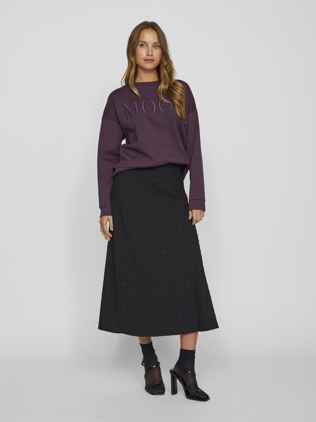 Falda midi de cintura alta color negro