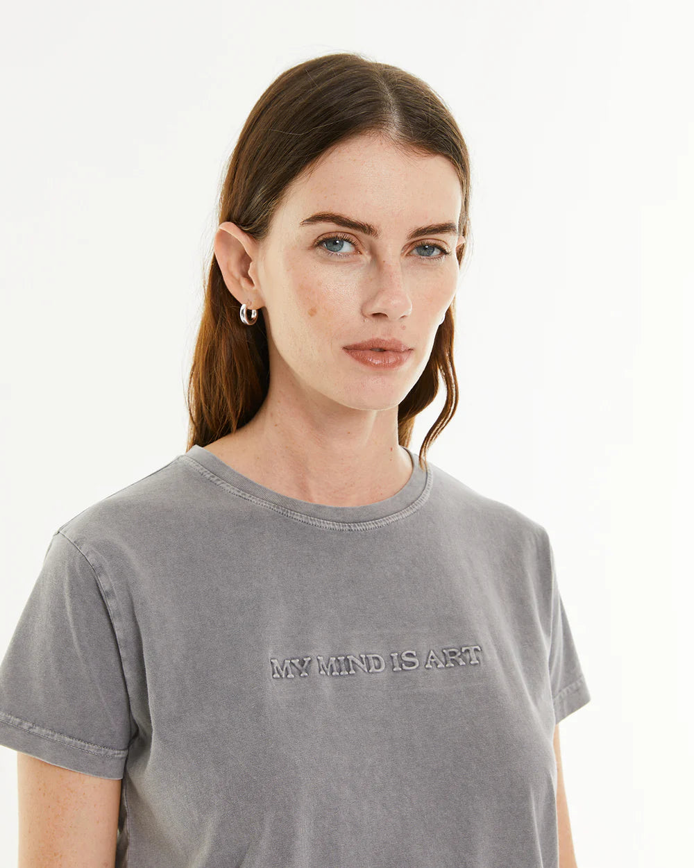 CAMISETA EMBOSSED System Action