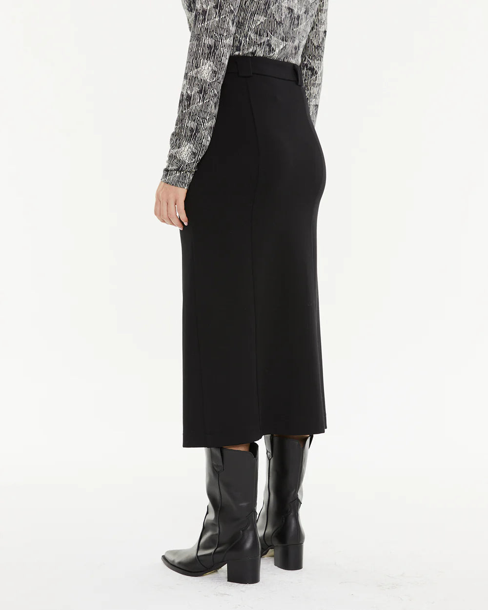 FALDA ABERTURA NEGRA System Action